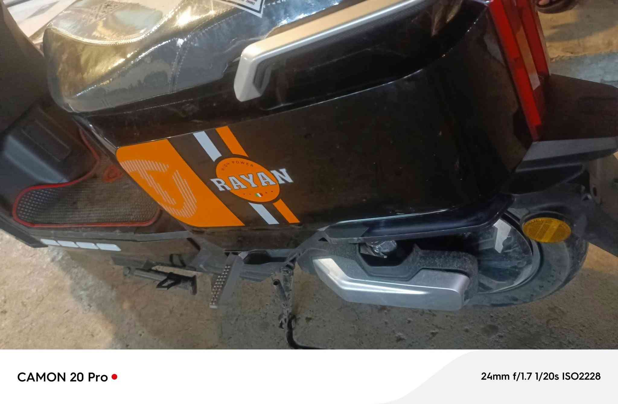 السلام عليكم ماطور شحن وحش الكون البيع فقط مكلف بل نشر السعر مليون و150وبي مجال بسيط 
***********

نص مكتوب في الصور:
- CAMON 20 Pro 24mm f/1.7 1/20s ISO2165
- CAMON 20 Pro • 24mm f/1.7 1/25s ISO1315
- CAMON 20 Pro • 24mm f/1.7 1/33s ISO1137
- CAMON 20 Pro 24mm f/1.7 1/25s ISO994
- CAMON 20 Pro • 24mm f/1.7 1/20s ISO2350
- CAMON 20 Pro • 24mm f/1.7 1/20s ISO2228