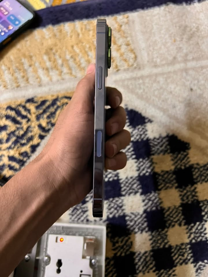 سلام عليكم مبايل البيت للبيع 13 برو ماكس جهاز نضيف ما مفتوح بطاريه 84 اصليه مكاني بغداد سعر 750  
فقط واتساب ***********

نص مكتوب في الصور:
- ٩:٣٧ حالَة البِطارِيَّة والشَحْن كما هو الحال مع البطاريات القابلة لإعادة الشحن، بطارية الهاتف قابلة للاستهلاك وتصبح أقل فاعلية مع الوقت. معرفة المزيد... الحد الأقصى للقدرة ٨٤٪ هذا قياس لقدرة البطارية مقارنة بقدرتها عندما كانت جديدة. قد تتسبب القدرة المنخفضة بتقليل ساعات الاستخدام بين عملية الشحن والأخرى. أقصى قدرة للأداء ستساعد الأنظمة المضمنة في النظام والمكونات في تخفيف آثار الأداء التي قد تلاحظها أثناء التقدم الكيميائي في عمر بطارية iPhone. شحن البطارية المحسن للحد من استنزاف عمر البطارية، يتعلم الـ iPhone من عادات الشحن اليومية، بحيث ينتظر ولا يتجاوز ٨٠٪ حتى يحين موعد حاجتك إلى استخدامه.
