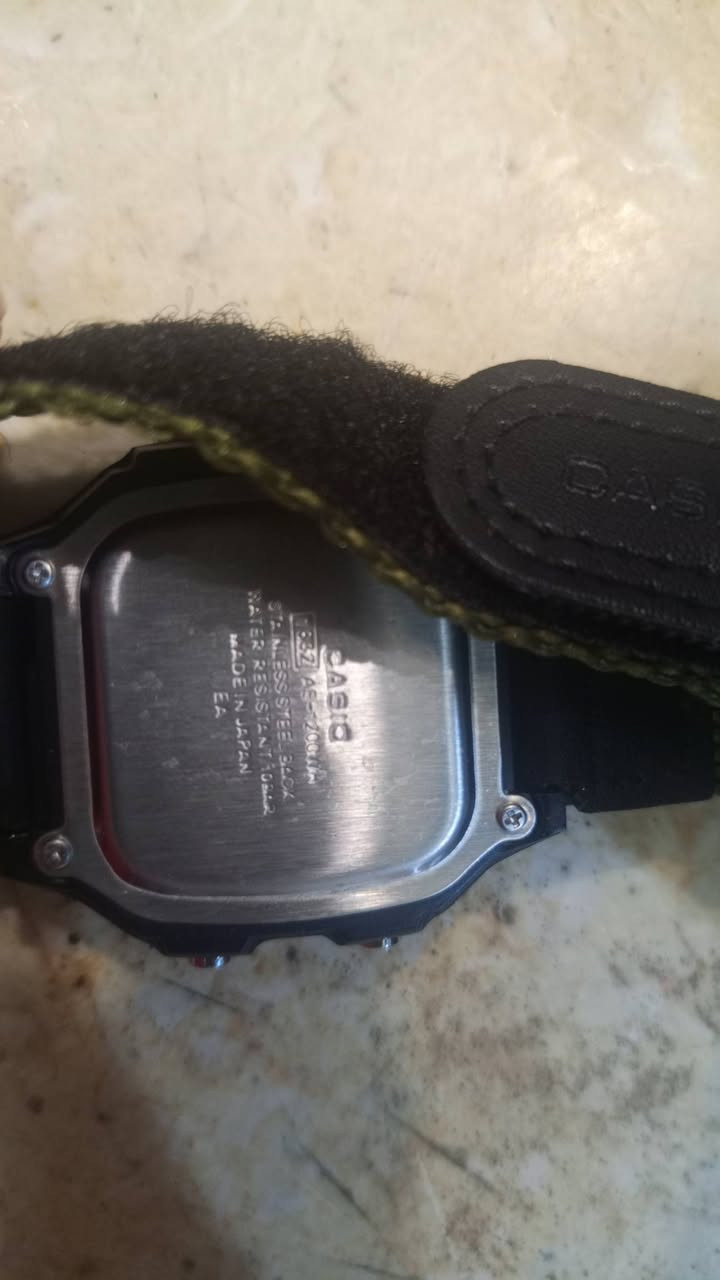 للبيع ساعات ماركات اصليه مكان بغداد السيديه كلمن وسعره  لليريد يتصل عله الرقم بي وتساب ***********
