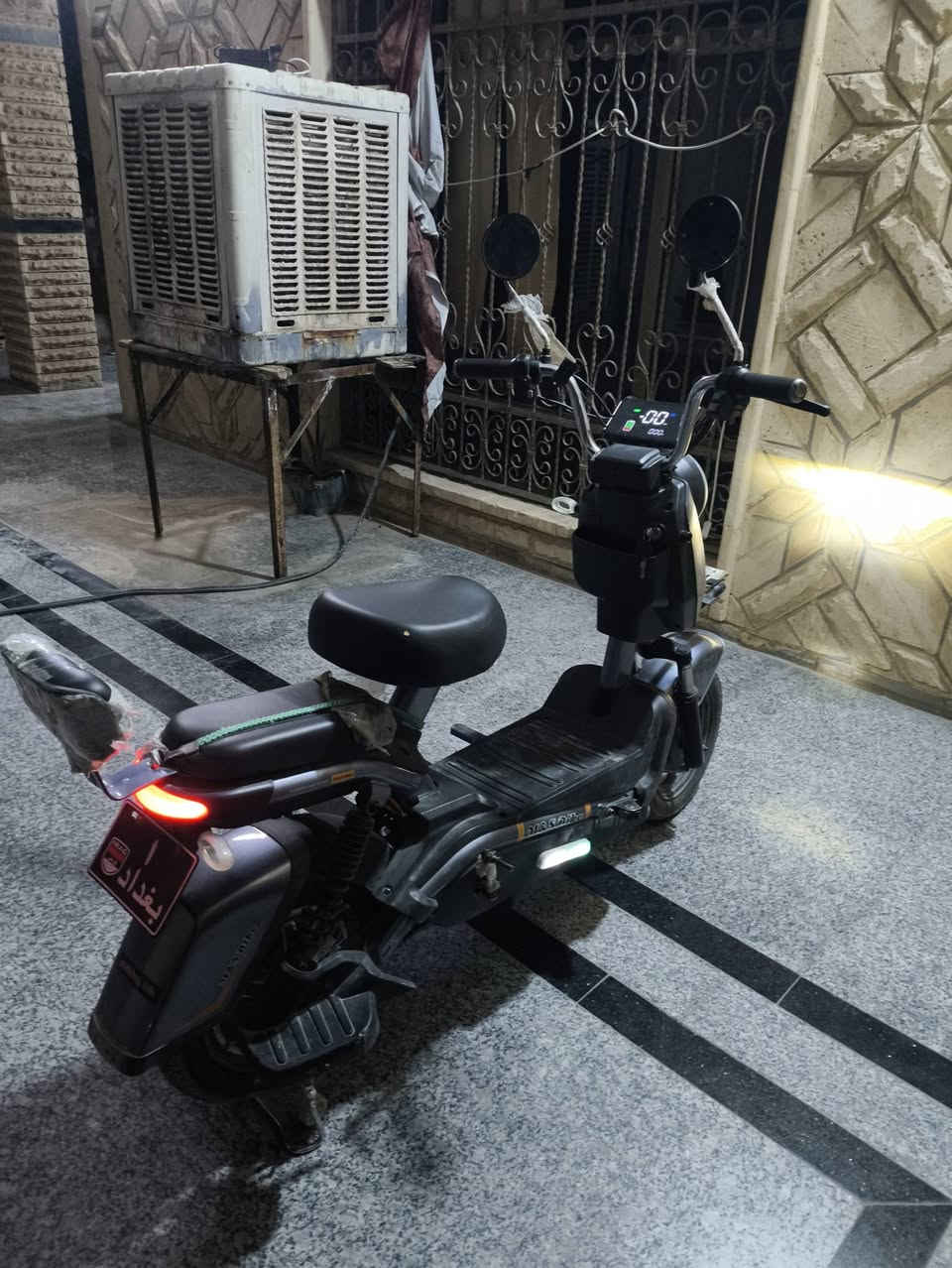 موطور شحن للبيع موطور نضيف بطاريات نضيفه بس وحده 10ونص السعر 150 بي مجالل رقم ***********
