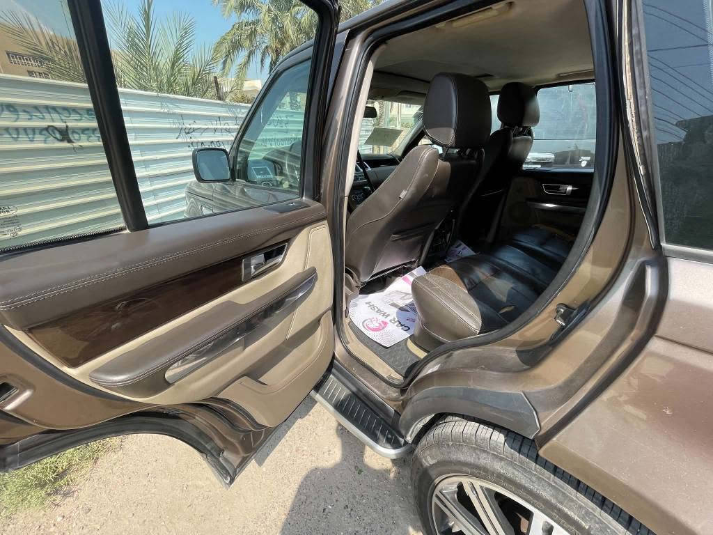 السلام عليكم
Range Rover Sport HSE Autobiography،

للبيع او مرواس حسب القناعه رانج روفر سبورت  محرك بلادي ٨ سيلندر العادي المرغوب السيارة فول مواصفات Range Rover Sport HSE Autobiography  داخل قرمدي بس الكشنات الاماميه يرادلها دوشمه  حكم السنوات مال عمر السيارة...
كير محرك صدر جكات كلها عل الفحص وشرط الفحص...
السيارة رقم بغداد مشروع دولي ب اسمي شخصيا.. بس بعدني مامثبت اللوحات الدوليه مالتها لعدم التفرغ..
السيارة نصبتها كلش حلوه بالشارع..
البنيد بي جراد خفيف كما موضح بالصوره...
اخوان السيارة قابله للمرواس حسب القناعه...
السعر بشدة وبيها مجال بسيط بعد الفحص والاقتناع..
السيارة متواجدة في بغداد جانب الكرخ منطقه العامريه....
متواجد على الخاص او الاتصال على الرقم ***********...
تحياتي للجميع.. بغداد, العراق

