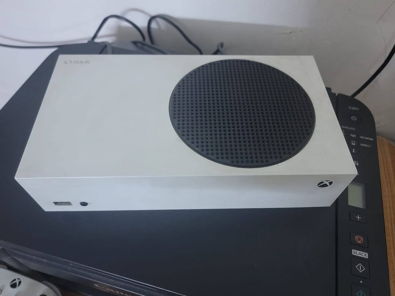 السلام عليكم 
Xbox series s 512gb
مع كل ملحقاتة وغراضة للبيع السعر 425 قفل
للتواصل ***********
مكاني بغداد

