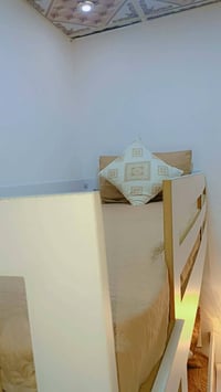 سرير قاطين • خشب MDF • دوشك اثنين