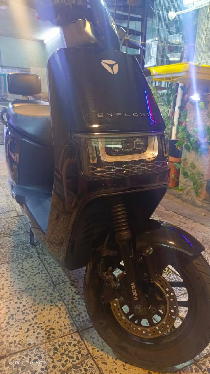 دراجة ياديا جديده اسمه اي بوك اج 
نظام سرعتين بيه تيتيفار والسبورت
ل تيتيفار الشحن الذاتي 
شاحن موبايل
6بطاريات كرافين فوسفات الحديد
الدراجه وكاله ما مفتوح بيه برغي
دبل اشارع وعالي وناصي لايت خرافي ما شاء الله
دسكات امامي و خلفي بريك بالمكان
تايرات العريضه يمكن حجم 14 للامانه ما اعرف ناسي
لون اسود
الدراجه مشتريه من الوكاله ياديه بشارع فلسطين 
 بيه بصمه و سويجين 
ماشية 3.500
سرعته 60 
الدراجه بيه ضمان بعد سنه و شهرين بعد
السعر ب 1.050.000  مليون وخمسين الف
بيها مجال شي بسيط
رقمي ***********
شباب قليل افتح الفيس اي استفسار واتساب او على الرصيد 
مكاني بغداد 

الدراجه مضلومه بالتصوير  هيه احلى بالواقع
