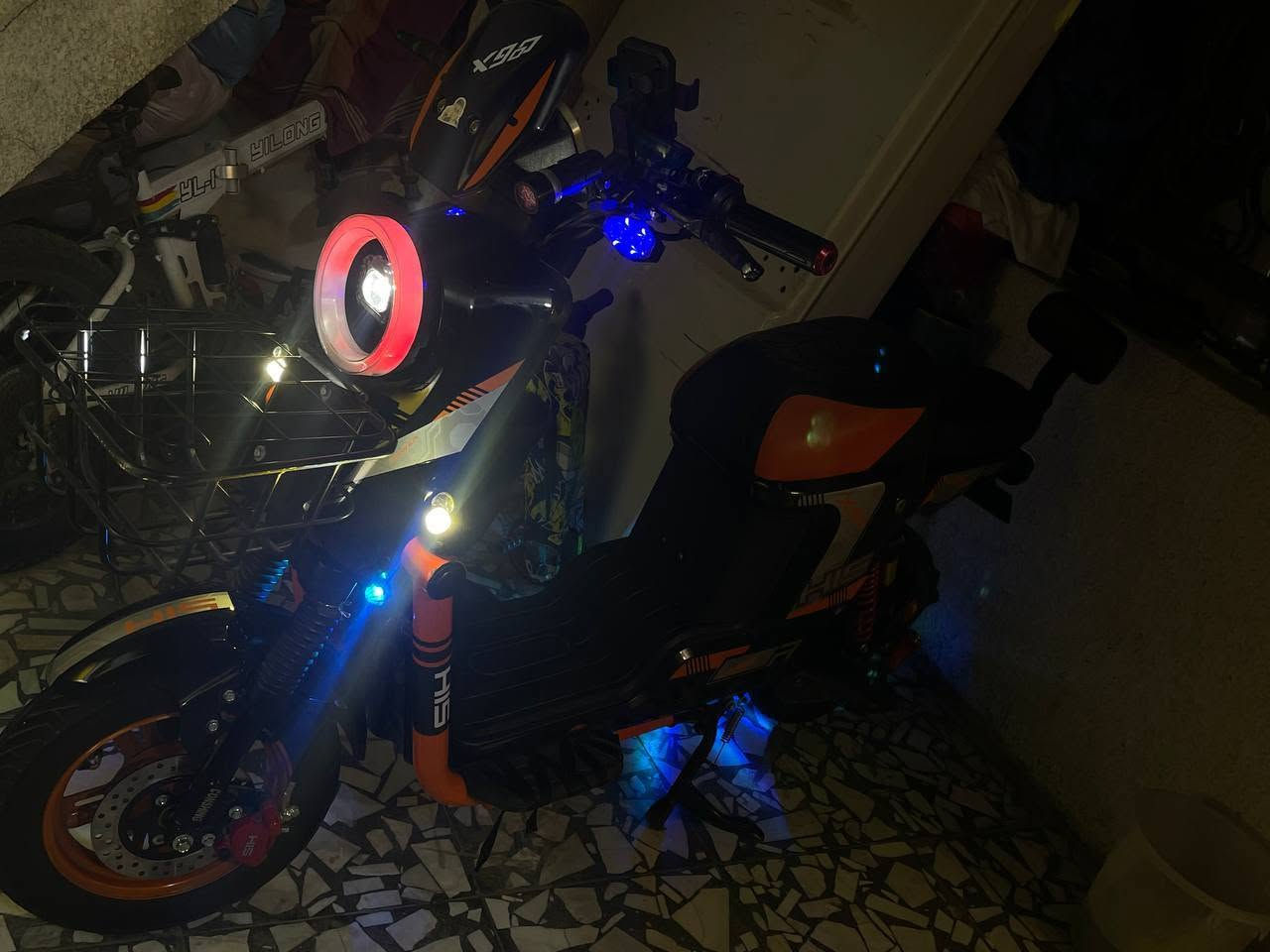 السلام عليكم دراجة شحن HIS X900 الدراجه فول برغي ما مفتوح اخت الجديده سعرها 425 مجال بسيط جدا حك الشراي رقم تواصل واتساب ***********
