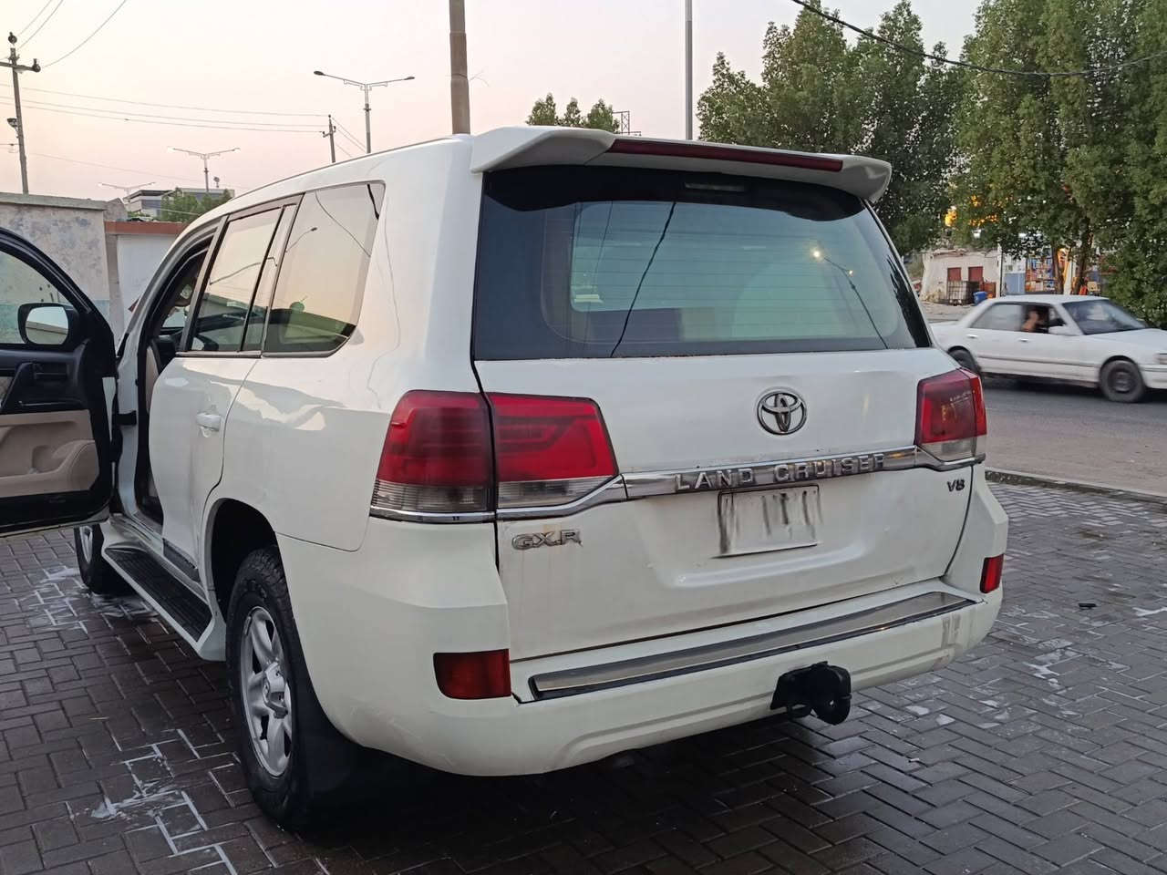 السلام عليكم 
لاندكروزر 2014 ديزل يعني كاز محدث 2020
كاملة 
تبريد 
محرك
كير
حدادية 
تخم تاير 
ويل جديد مع درع
السيارة شركات ...الرقم بغداد
مكلف بالنشر
إلي حاب يتواصل مع صاحب السيارة
***********
