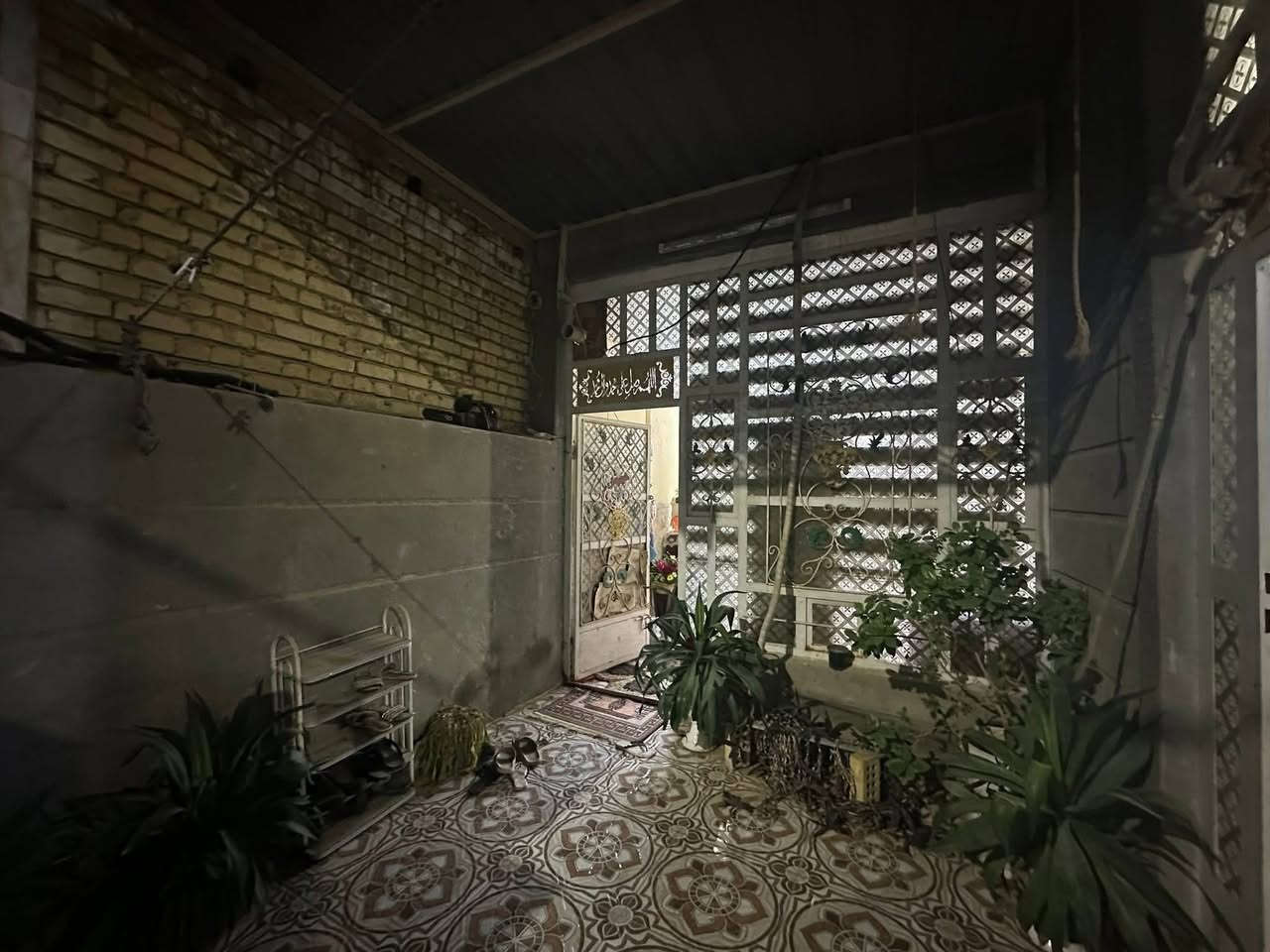 دار سكن طابو زراعي ( تجاري ) في ( حي حواس )
وجه على ( شارع ٣٠ السايدين مباشر )

مساحة ١٤٠ م / وجه ١٢ م - نزال ١٢ م 
( كل الخدمات متوفرة ) - ماء - كهرباء - مجاري 
تبليط - انارة - أرصفة / ( علي من الشارع )
( بناء ) - بلوك -سقف عكادة - غرفة نوم واحدة
( لبيت كلة سيراميك )

( مكان تجاري + سكني مميز ) 

للاستفسار مراجعة مكتب غازي للعقار   
واسط - الزبيدية - قرب أفران المائدة  *********** 
***********
