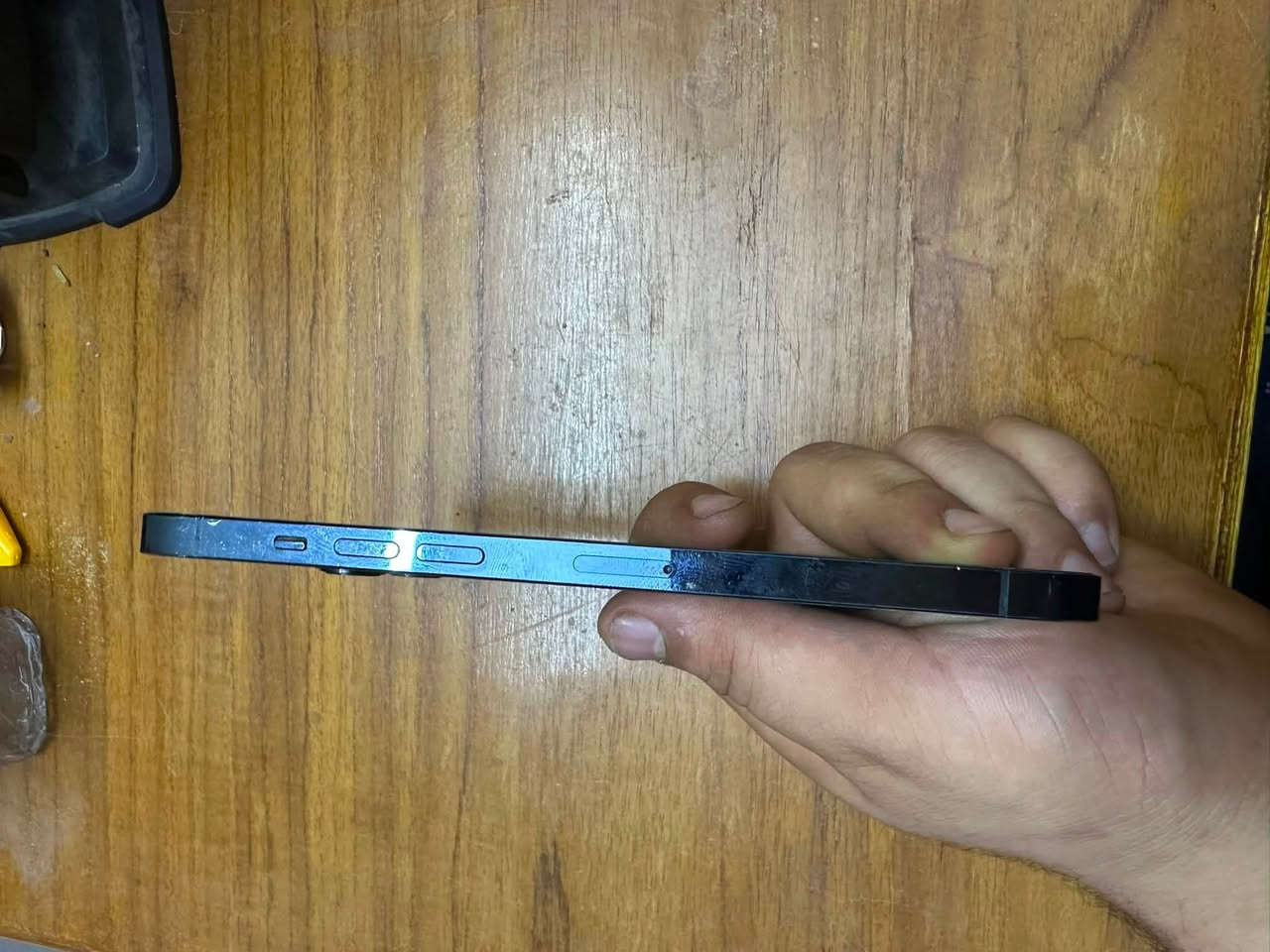 ايفون 12 برو ماكس
بطارية79 
الضهر مكسور
كلاس مكسوره يعني شاشه سليمه
جهاز يخبل مابي نقص بس هذني حته 
بطاريه زينه مابيها شي سعهر 325 بي مجال بسيط
رقم تلفون ☎️ ***********
