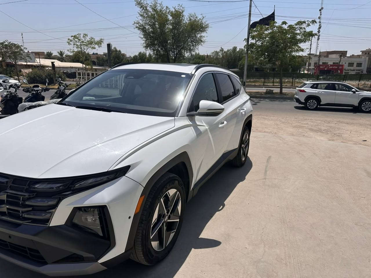 هيونداي توسان 2025 sel sport وارد امريكي دخول جديد 
السيارة فول مواصفات ماشية 21 الف محرك 2500 بانزين
-فتحة 
-شاشة متصلة
-فور ويل
-اربعة انظمة قيادة 
-تحكمات ستيرن
-سياقة ذاتية 
-كير 8 سرعات اوتو هولد بريك دكمة واطفاء وتشغيل ذاتي اوتو ستوب
-داخل جلد ملكي كشن وجنطة كهرباء 
هواية بيها مواصفات 
حادثها تبديل بنيد فقط نفس لون مصلحة كاملة السيارة 
مكان السيارة بغداد السعر 186 بيها مجال بدون رقم السيارة .
اعتذر عن المراوس 
للاستفسار الاتصال 
*********** بغداد, العراق
