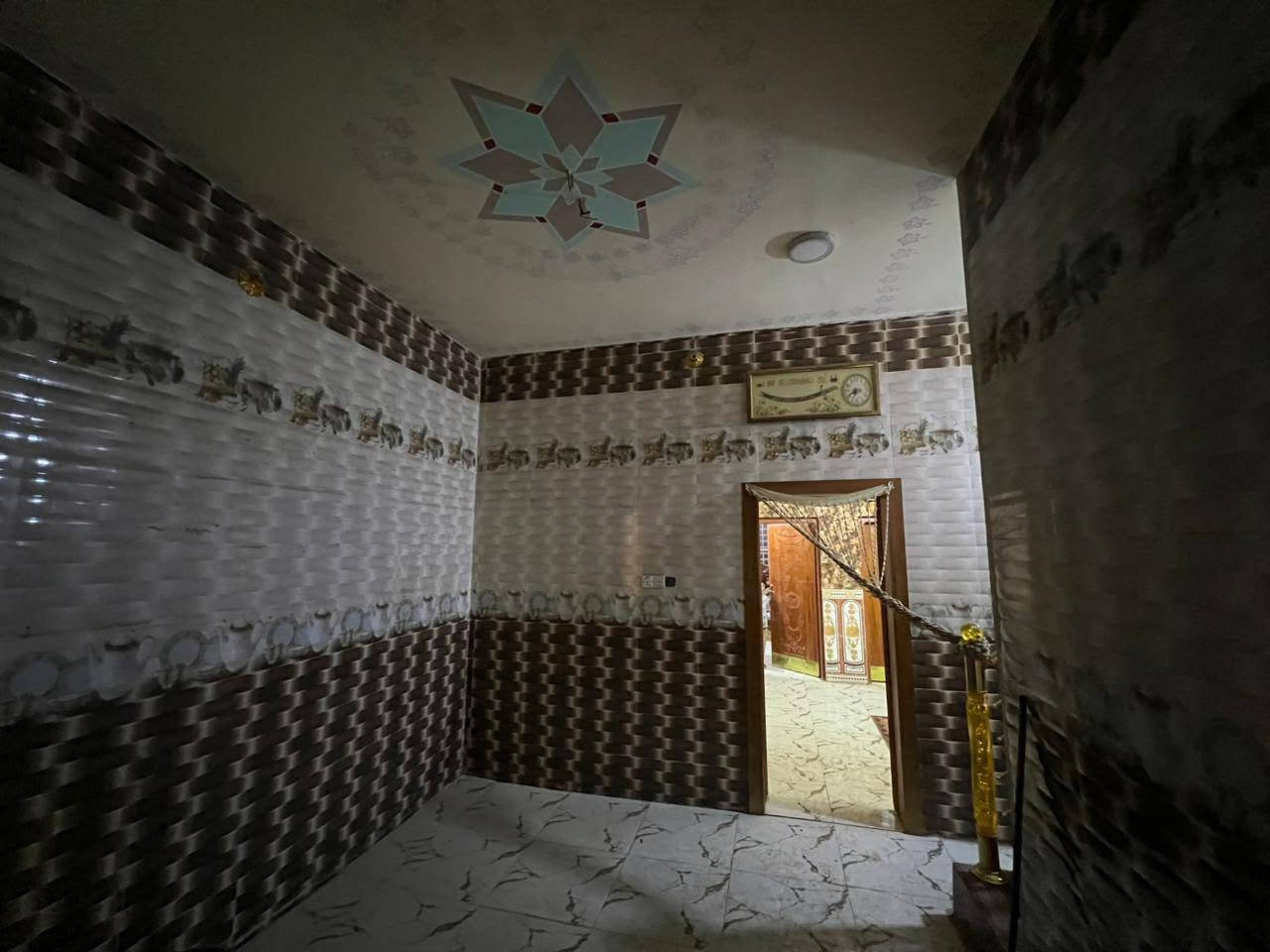 بيت للبيع مساحته 150زراعي قرب مدرسه رياض الجنه حي الزهور الشطره طابوق كونكريت يتكون من غرفتين وصاله ومطبخ وديوانيه سعر 60الاستفسار ***********
