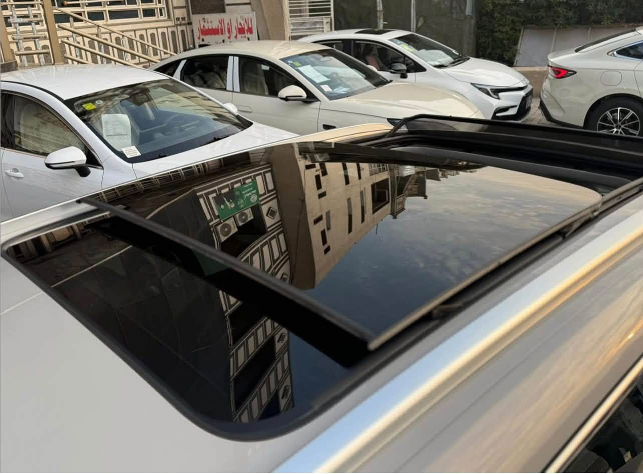 BYD  Sealaion 5

موديل 2025
لون إسمنتي 
ماشية 10000 km
ثلاث أنظمة (كهرباء - هايبرد - بانزين )
لد الوان داخلية بالدشبول اكثر من 700 لون 
التسارع من 0 إلى 100 كم / خلال 7 ثواني 
مقعد السائق كهرباء 
بانوراما 
اربعة أنظمة قيادة   ( ايكو - نورمل  - سبورت - وضع الثلج  snow field mode )

قيادة ذاتية 
مثبت سرعة 
13 كامرا محيطية 
حساسات امامية وخلفية وجانبية 360 درجة 
الكراسي رياضية 
كشن  جلد 
ويل كبير 
اوتو بارك 
شاشة كبيرة ومعربة 

مدى البطارية 100 km 

سماعات عدد 10

السعر ٢٧ مليون

مكان السيارة بغداد 

***********
