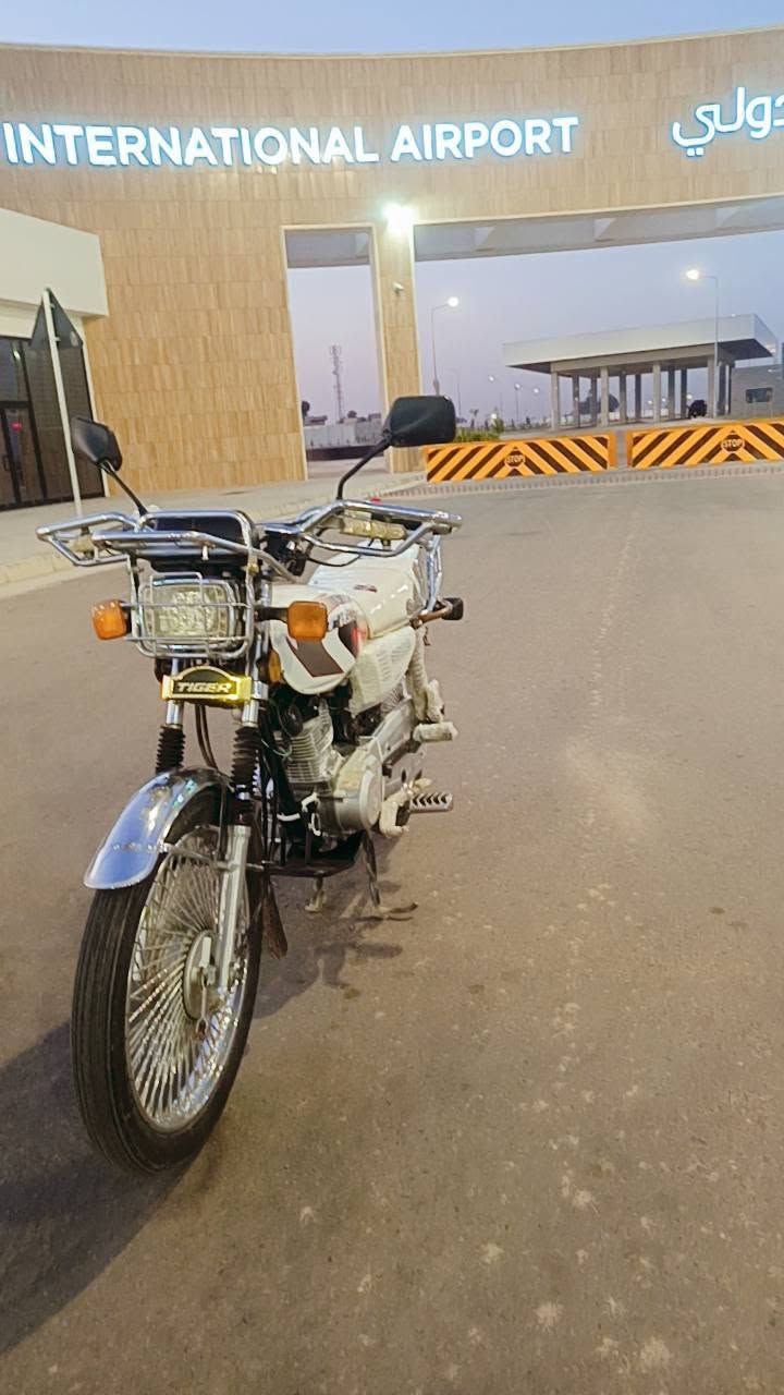 سلم عليكم مطور ٢٠٢٠ مكينه بصمه شرط اصبانا ما مضروب لمطور زيرو منفيس بي كلو شغال مكاني ايسر لسعر 800 وبي مجال الطيبين ***********🦅🔥
