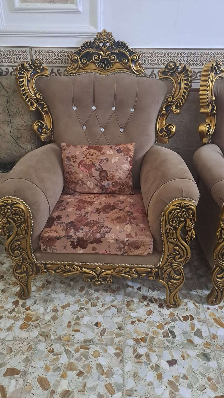للبيع 
تخم  تركي مكون من عشره مقاعد + كوشات جديد استخدام قليل نضيف ١٠٠%١٠٠
١.٢٥٠مليون وربع وبي مجال قليل مكاني المسيب السويفات رقم الهاتف (***********
