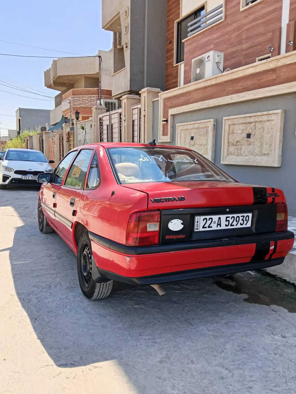 السلام عليكم أوبل فكترا حجم 16 باسمي سنويه جديده كاربون بيها
صبغ بس السقف مبخوخ بدون ضرر طخم تايرات جدد سياره جاهزة كامل شغل ومشي مكاني الموصل حي المزارع 
***********
***********
