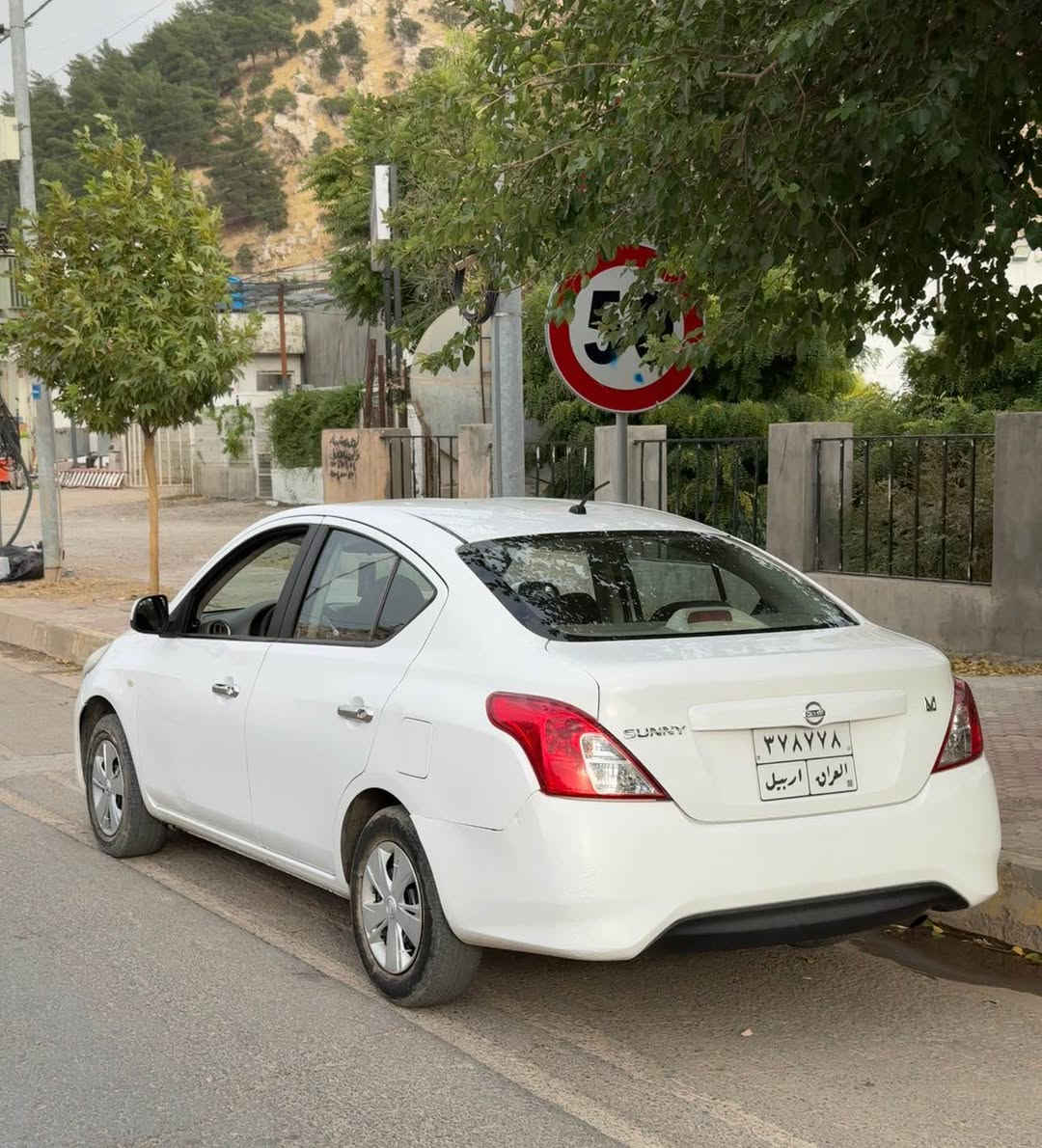 نیسان صنی لاکشمیبای 2017
177km زۆر کەم رۆیەوە سەیارەکە لەسەر دەقی خۆی مایتەوە یەک دەست بوە ٣ پارجەی بۆیاغە بەبی ژوری بی تەزرە بێ تەعدیل سەعری ٨٣ مەجالیکی برایانە
*********** أربيل, العراق
