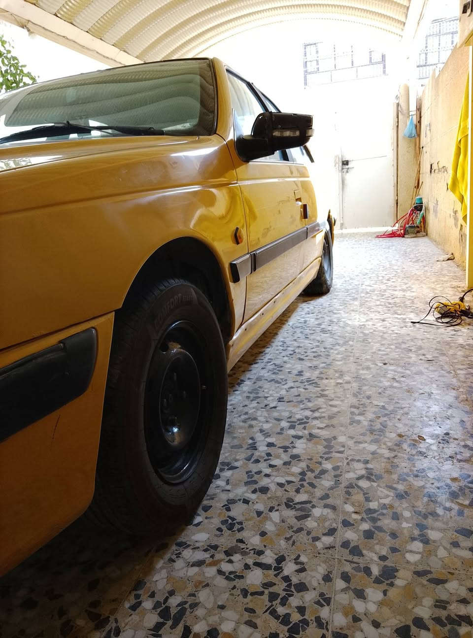 سلام عليكم بيجو بارص موديل 15 سياره مكينه نص طابوكه جديده تبريد ثلج بيها ضربه بل صفحه ومرشوش السياره متروكه صار فتره يرادلها صدر وزوج تايرات كهربائيات كلها شغاله مراوح جديده سعرها 32 وبيها مجال مكاني سبع البور واتساب ***********
