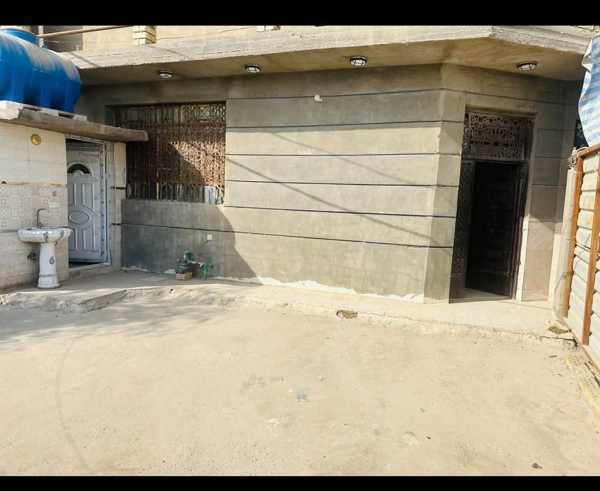 سلام عليكم بيت 🏠 الاجار الاجار فقط
السعر الاجار ٥٥٠ الف دينار عراقي 
العنوان بغداد البلديات صحفيين بين الضباط وصحفيين مقابيلك تشجير خير من الله عندك تريله عندك سياره جبيره 
البيت صفر 0️⃣ فارغ جديد بناء 🔨 
يحتوي علا 2 غرف نوم صاله مطبخ حمامات ٢ داخل وخارج كراج سياره 
‏***********
اني صاحب العقار ليسا دلال
سعر الاجار ٥٥٠
