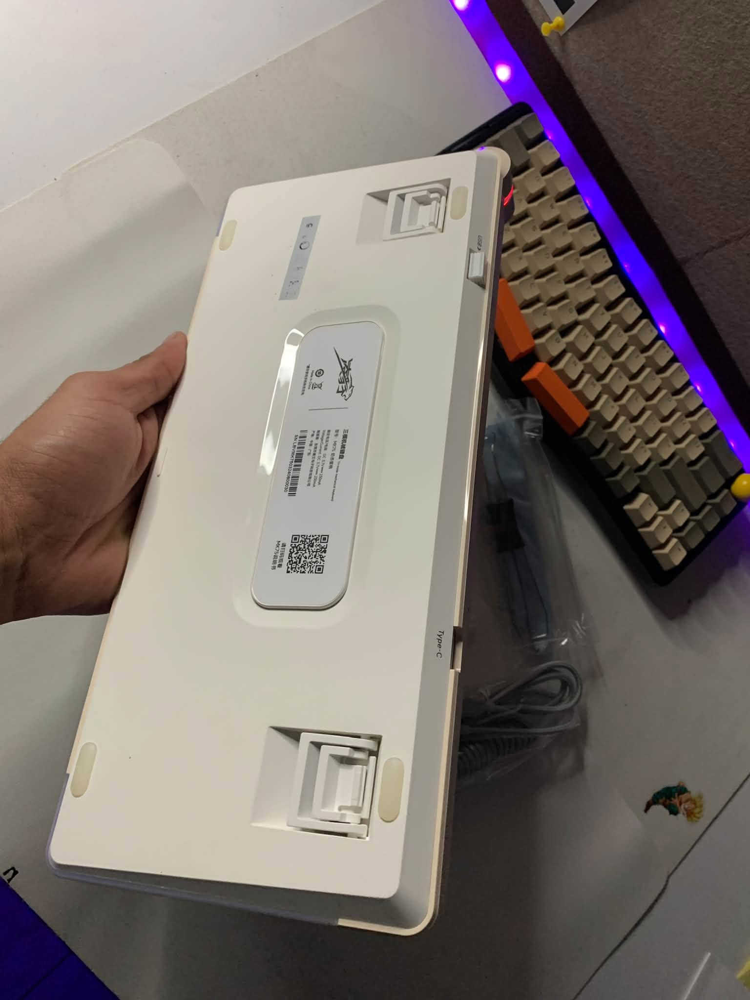 #متوفر جماعة f75 اطبك على صفحة😉
 
 🔥Lingbao mk75🔥
ميكانيكل كيبورد 
نوع الاسويتج outemu silent lemon v3🔥

💯Rgb متعدد الانماط قابل للتخصيص 

💯Rgb من الجوانب + rgb عتلة الصوت
وايرلس 2.4+bt+wired شنو يعجبك

كي كابس مميز  كلش وصوت رهيب

نضام تشغيل عتلة بشكل مميز

معدل الاستجابة يصل الى1000HZ

5 طبقات ماص للصدمات وصوت داخلي رهيب

من ملحقاته ✨
(كيبل تايب سي ملتف+ اسويتجات عدد2 + قالعة كي مابس واسويتجات + فرشة تنضيف وقطعة تنضيف قماش )💯
.
السعر 40 الف بلاش 
التوصيل لجميع المحافظات 5 الف
