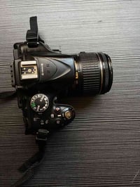 بيع مستعجل  نيكون 5200 (Nikon D5200) استعمال شخصي شاشة قلاب 360 درجة  ...