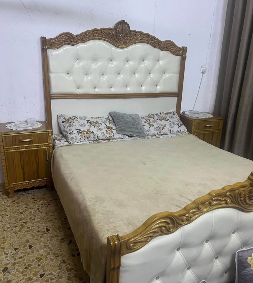 جربايه وكومديات وميز مرايه صار شهرين من سويتهن تسكام. للبيع
العنوان بغداد الدورة
***********
مستعجل على بالبيع
