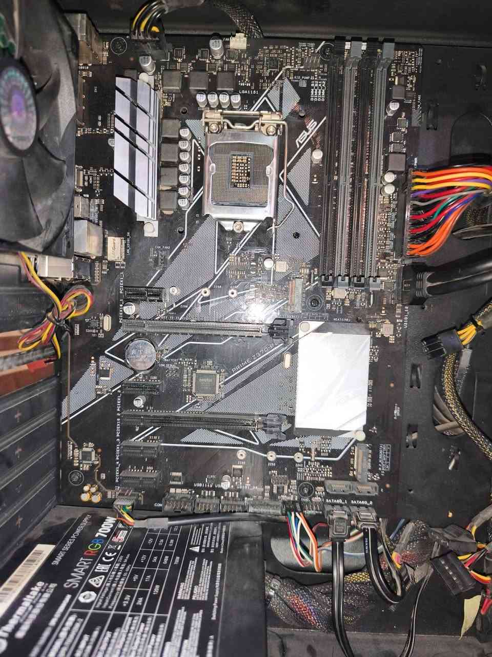 عرض خاص للمهتمين بالنظافة والأداء العالي 🔥
للبيع مذربورد Z370 بحالة ممتازة (مستعملة نظيفة جداً)، ممتازة للجيمنج والتجميعات القوية.
المواصفات والمميزات:
إبر المعالج (البنات): سليمة 100% وبحالة الزيرو بدون أي عوج أو ضرر.
الملحقات: الكارتونة الأصلية كاملة وموجودة وياها.
الأداء: دعم كامل لكَسِر السرعة وثبات عالي بالألعاب والتطبيقات الثقيلة.
💰 السعر: 95 ألف دينار عراقي فقط (سعر قفل ومناسب جداً). 
للتواصل ***********
