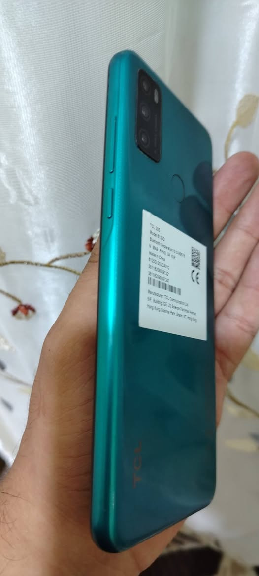 TCL20E • ذاكرة ٣٢ • ما مفتوح
