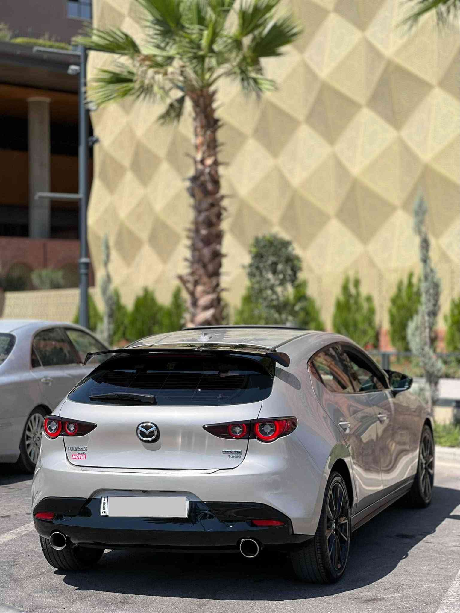 Mazda 3 2023 Premium Plus 2.5 Turbo AWD 152$ 
مازدا ٣ ٢٠٢٣ قەپات مواسەفات و ڕەنگی پلاتینیۆم 
مەکینە 2.5 تۆڕبۆ و دەبڵ ئەکسل ٤٧ هەزار کم ڕۆیشتووە کامل سێرڤس کراوە 
شووتە و داونپایپ و کامل صاڵۆنصای مارکەی CorkSport (CS) ئەمەریکی لەسەرە نرخی سەرو ١٥٠٠$  
لایت ئەڵقە و بەگلایت ٤ ئەڵقە 
مواسەفات (سڵاید-داتاشۆ-کوشن جلد و هیتەر و کوشن خەزن- سوکان هیتەر - ١٢ مکەبەرەی Bose - ڕادار و خەتی جادە -دوگمەی سپۆڕت و پادڵ شەفت- apple Carplay)
جوانکاری (ئاوێنە باتمان و باڵی سپۆرت - گاعی قاڵب) 
٢ پارچەی بۆیاخە بێ ناوگرتن کامل سێتی ڕادێتەری بیلادی 
گێڕ و مەکینەی بەشەرت نەکراوەتەوە بێ مەسرەفە 
تەحویل و وەکالەت بەشەرت سەنەوی تا کۆتای ٢٠٣٠ تازەیە 
نرخ: ١٥٢$ و کەمێک معامەلە 
سەیارەی مەعرەز نیە 
سلێمانی ناوشار *********** السليمانية, العراق
