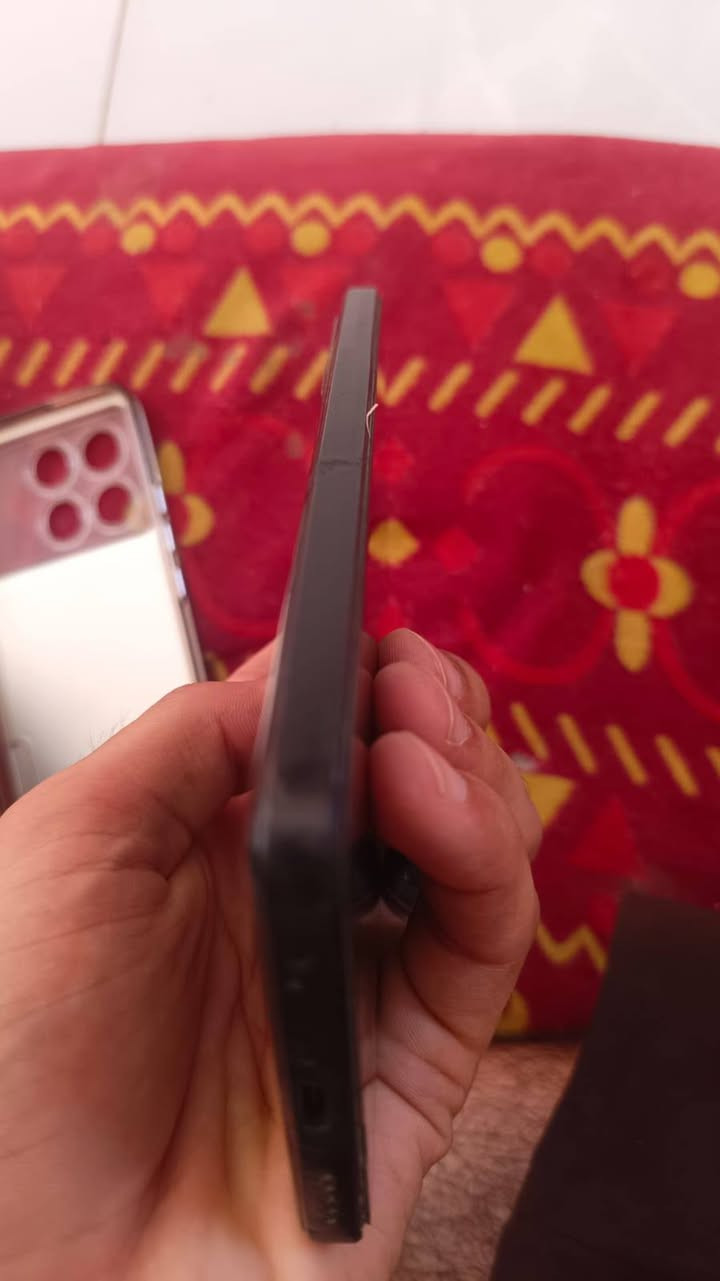سلام عليكم جهاز لبيع بوكوx6pro5gجهاز شاشتة مفسرة جهاز شغال وممثرة عل لمس سعرة 175مكني كوفة ***********ليحب يراسلني
