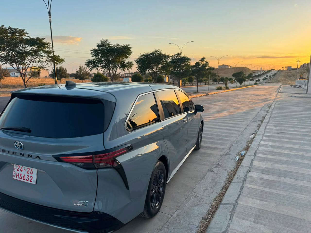 للبيع تويوتا Sienna 2024 XSe Hybrid ‏Toyota

بدون صبخ
* قبات مواصفات
* محرك هايبرد 2.5 لتر
* قوة إجمالية 245 حصان
* ناقل حركة أوتوماتيك CVT
* 7 مقاعد
*عداد 28 ألف مايل كوشن مع استرن هيتر
* متوفرة بنظام دفع أمامي دبل اكسن
* اقتصادية جداً بالوقود؛ استهلاكها المعلن حوالي 6.6 لتر/100 كم FWD و6.7 لتر
* شاشة وسطية كبيرة ونظام Toyota Multimedia مع Apple CarPlay وAndroid Auto لاسلكي
* عدادات رقمية 12.3 إنش
* شاشة Head-Up Display مقاس 10 إنش
* ثلاجة داخلية FridgeBox
* مكنسة كهربائية أصلية داخل السيارة
* جنوط 18 إنش بتصميم خاص بفئة Platinum
* أبواب جانبية كهربائية
* كاميرات 360وحساسات ومجموعة أنظمة أمان متطورة
* مقاعد مريحة وتجهيزات فاخرة للرحلات والعائلة.

*سعر 295 قابل للتفاوض
  ***********
‏موقع دهوك. ‬ دهوك, العراق
