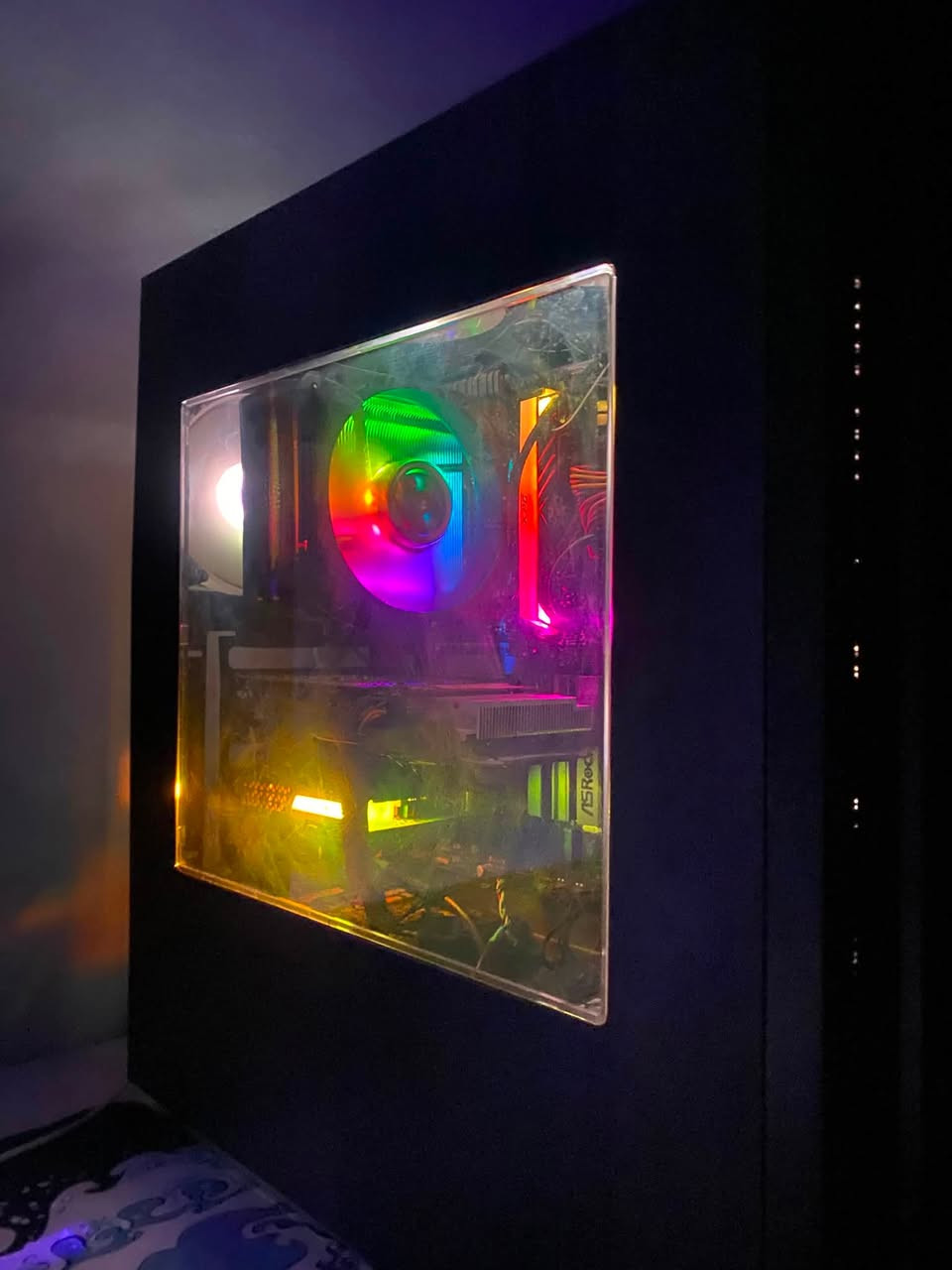 تجميعة مرتبة للالعاب والبثوث  وكلش نظيفة اداءها مرتب
المواصفات : 
كرت الشاشة : GTX 1660 SUPER 6GB OC

المعالج : AMD R5 3600X

المبرد : من كولر ماستر RGB

الرامات : 16GB من XPG DDR4 3200

المذربورد :ASRock b450 pro4

التخزين : SSD 256 للنظام، وHDD 512 

كرت الفيديو الخاص بالبثوث :  AVerMedia Live Gamer 4K

البور سبلاي : 600Watt bronze من ثيرمال

 الكيس : من ديب كول 6 فان RGB

نظام التشغيل: ويندوز 11 pro مفعل

رقمي للتواصل : ***********

توصيل متوفر لكل المحافظات 

سعرها : ٦٥٠ الف قفل ونهائي حبايب ما اكدر انزل ربع لين كرت الصوت وحده فوك ٥٠ الف
