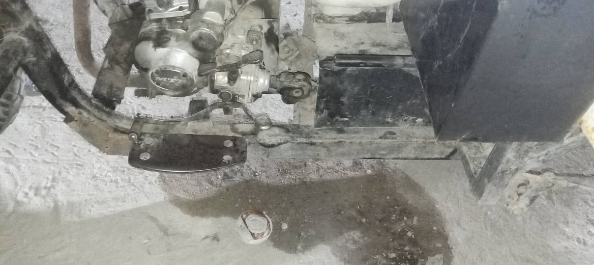 سلام عليكم ستوته اللبيع الحيم موضح بل صوره بس هاي الباقي كفاله الشاصي موديل 8سنويه ورقم اسود اكسن كبس بلادي 8محرك يرادله تنضيف مكاني سماوه)***********
