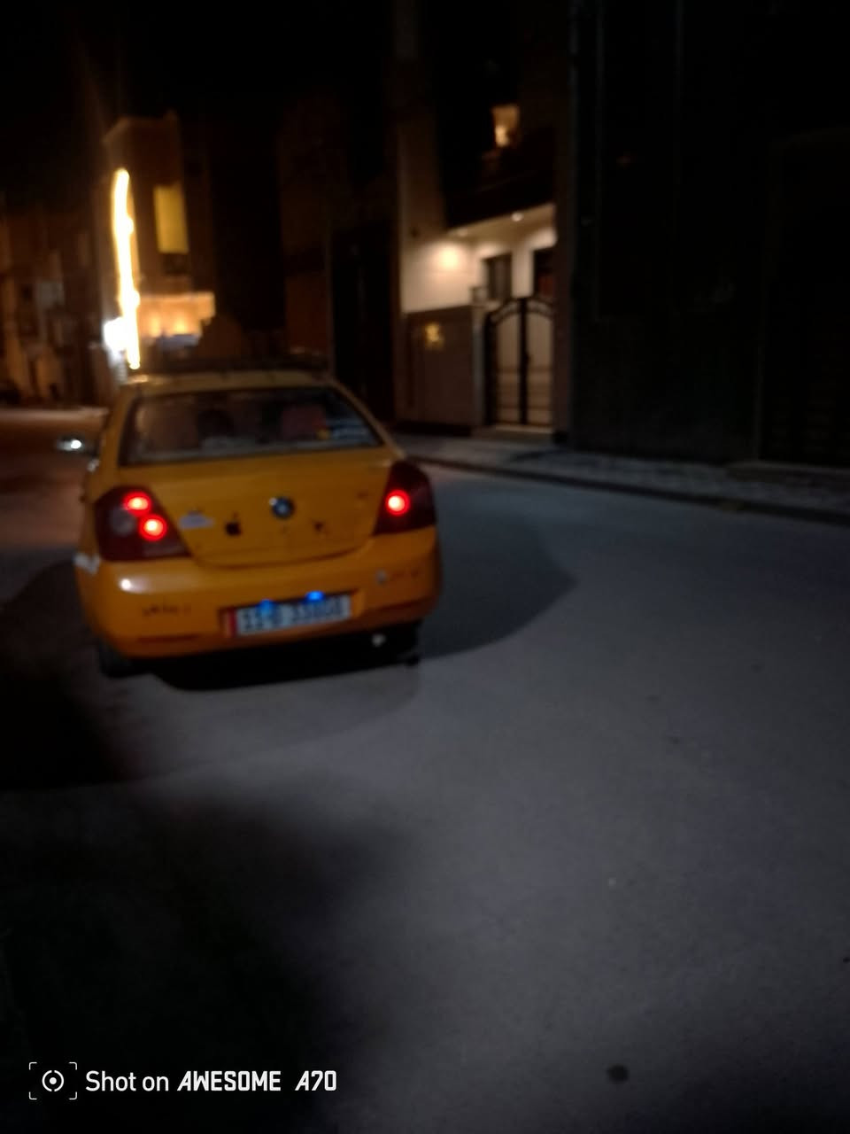 مروس حسب القناعه رقمي ***********
جلي ام كي بغداد رقم نكليزي سياره جاهزه كير مكينه خير من الله محرك كورله تبريد كنبريسر نقص بس كشره زينه ٦٠بل ميه كهرباياته جديده تخم تاير جديد سيار موديل ٢٠١١بسمي مصفره هيه وغرامه بكان سياره بغداد الغزاليه 
سعره ٢٦وبيه مجال بصيط
