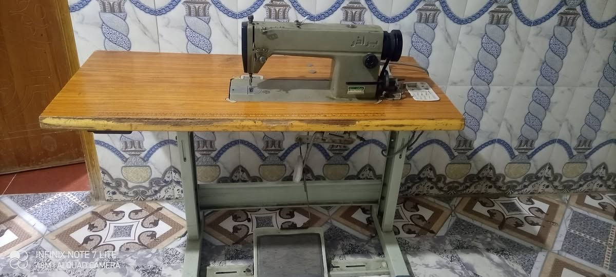 ماكينه خياطه للبيع شغاله سعر 200 العنوان بصره***********
