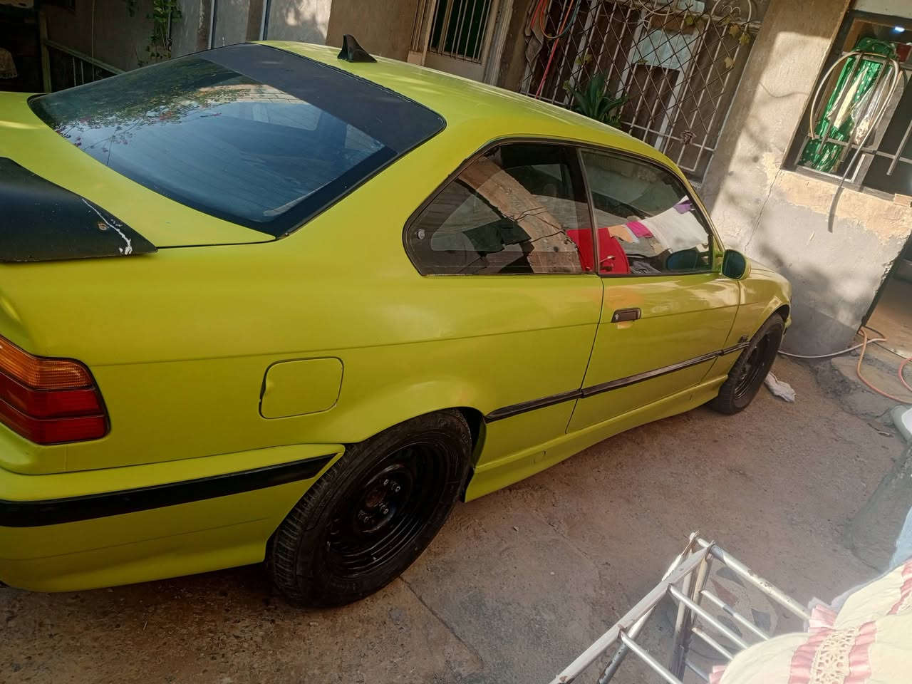 سلام عليكم شباب e36 للبيع 
رقم بغداد محرك 25 تك فانوس 
كير عادي موديل 93 بيه نواقص 
قليله متواجد خاص وتساب سعر 55 بيه مجال
***********
***********
