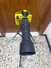 كأمره نيكون D7100وياه عدسات ثنين عدسه105-18و العدسه ثانيه300-70وياه مل...