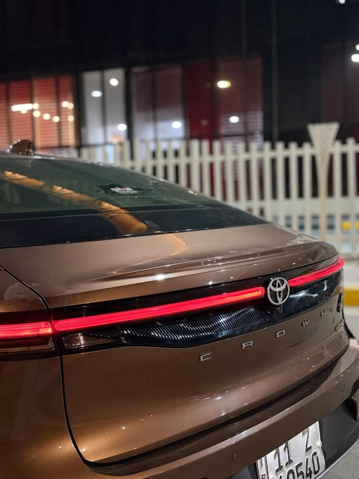 تيوتا كراون
موديل ٢٠٢٣ برايمر شركةSAS 
لون مميز البني 
خليجي مكفوله السياره 
ماشيه 57 فول مواصفات 
حساسات رادارات تحكمات ستيرن 
كشنات جلد تبريد تدفئه 
داخل بيجي 
برده خلفيه 
كامرات 360 درجه
محرك 2500 هايبرد 
رقم بغداد ب اسمي تحويل مباشر 
 
☎️للتواصل ***********
