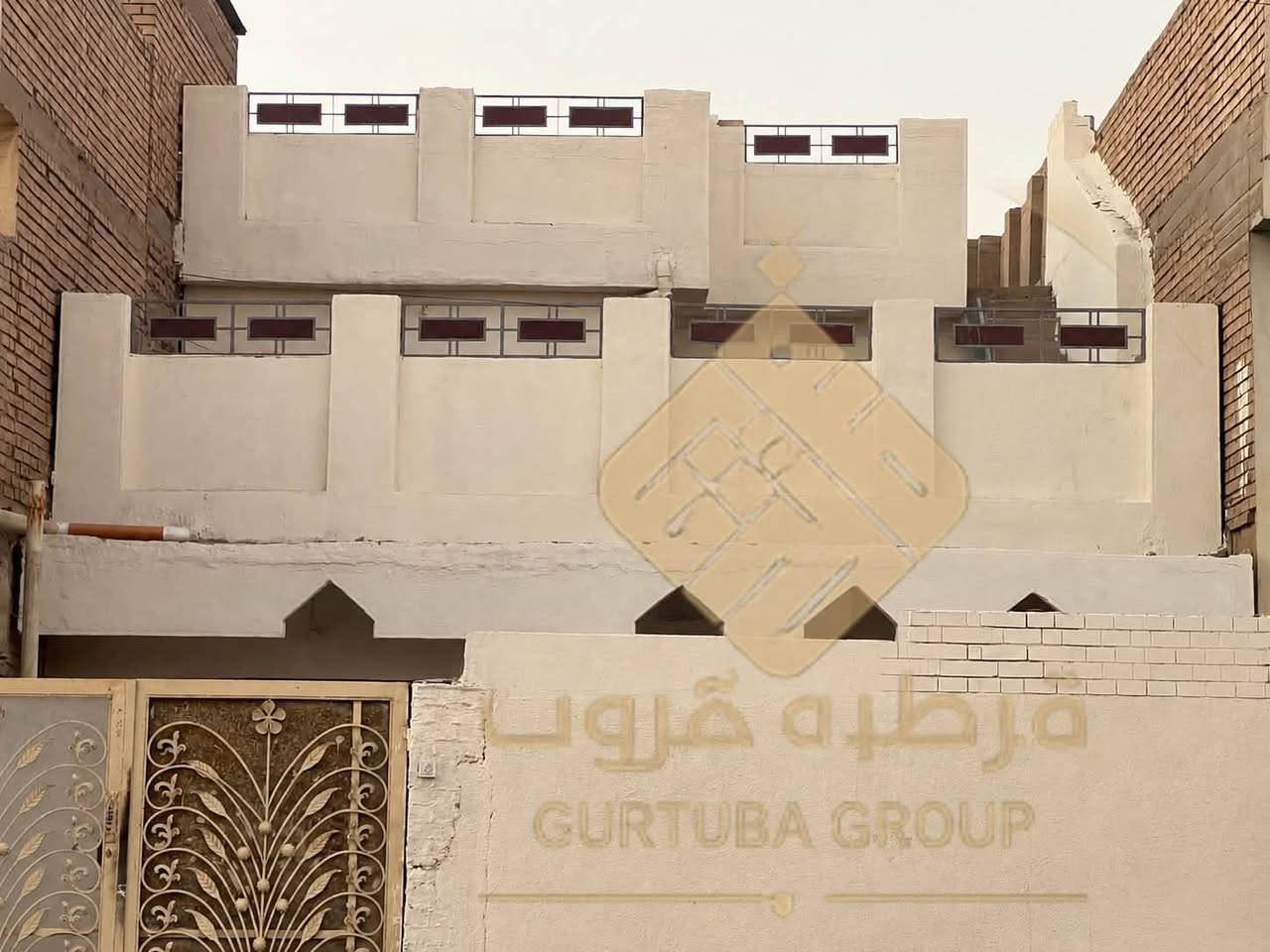 🏡 للإيجار –  في الحلة / حي الطياره الطابو صرف
فرصة مميزة لاستئجار دار بموقع ممتاز في حي الطيارة – شارع الدكتور أبو العيون، مقابل أسواق أبو عباس سابقاً، على شارع بعرض 20 متر، ويبعد عن التبليط الجديد 20 متراً فقط.

📐 المساحة: 200 متر مربع

📜 نوع العقار: طابو صرف

🔹 الطابق الأرضي:

* طارمة تكفي لوقوف سيارة

* حديقة

* غرفة

* صالة كبيرة

* غرفة جلوس

* مطبخ

* مجمع صحي

🔹 الطابق الأول:

* غرفة نوم

* مخزن

💧 الخدمات:

* ماء إسالة بتأسيس جديد

* تانكي ماء جاهز

⚡ الكهرباء:

* الكهرباء الوطنية

* مولدة شارع

* مولدة منزل

* مجهزة بخط الرقيب

📍 العنوان:

الحلة – حي الطيارة – شارع الدكتور أبو العيون، مقابل أسواق أبو عباس سابقاً.

📞 للاستفسار والمعاينة، يرجى التواصل على الخاص أو الاتصال بالرقم 

***********

قرطبة گروب للعقارات

نساعدك في إيجاد العقار المناسب بكل ثقة
