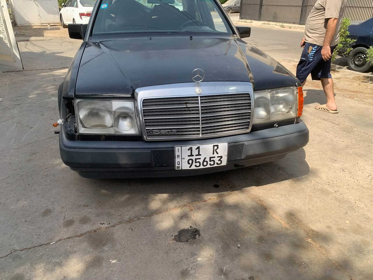 السلام عليكم للبيع مارسدس دب موديل 90 رقم بغداد دولي  تبريد ثلج محرك 3000 فيفيتي بي صوت جوه خفيف حداديه حلوه بدون سلايت مكانه حي الجهاد السعر 41 او بيه مجال حك الجيه ***********
