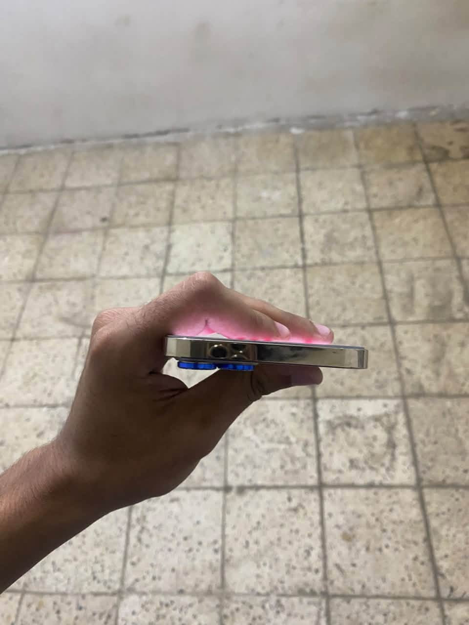 ايفون 12 برو ماكس جهاز نضيف ما داخل تصليح ابد كله بلاد فقط فيس ايدي ما يشتغل بطاريته 78ذاكرتة 256 سعر 500 بيه مجال شراي يراسلني واتساب (***********)
