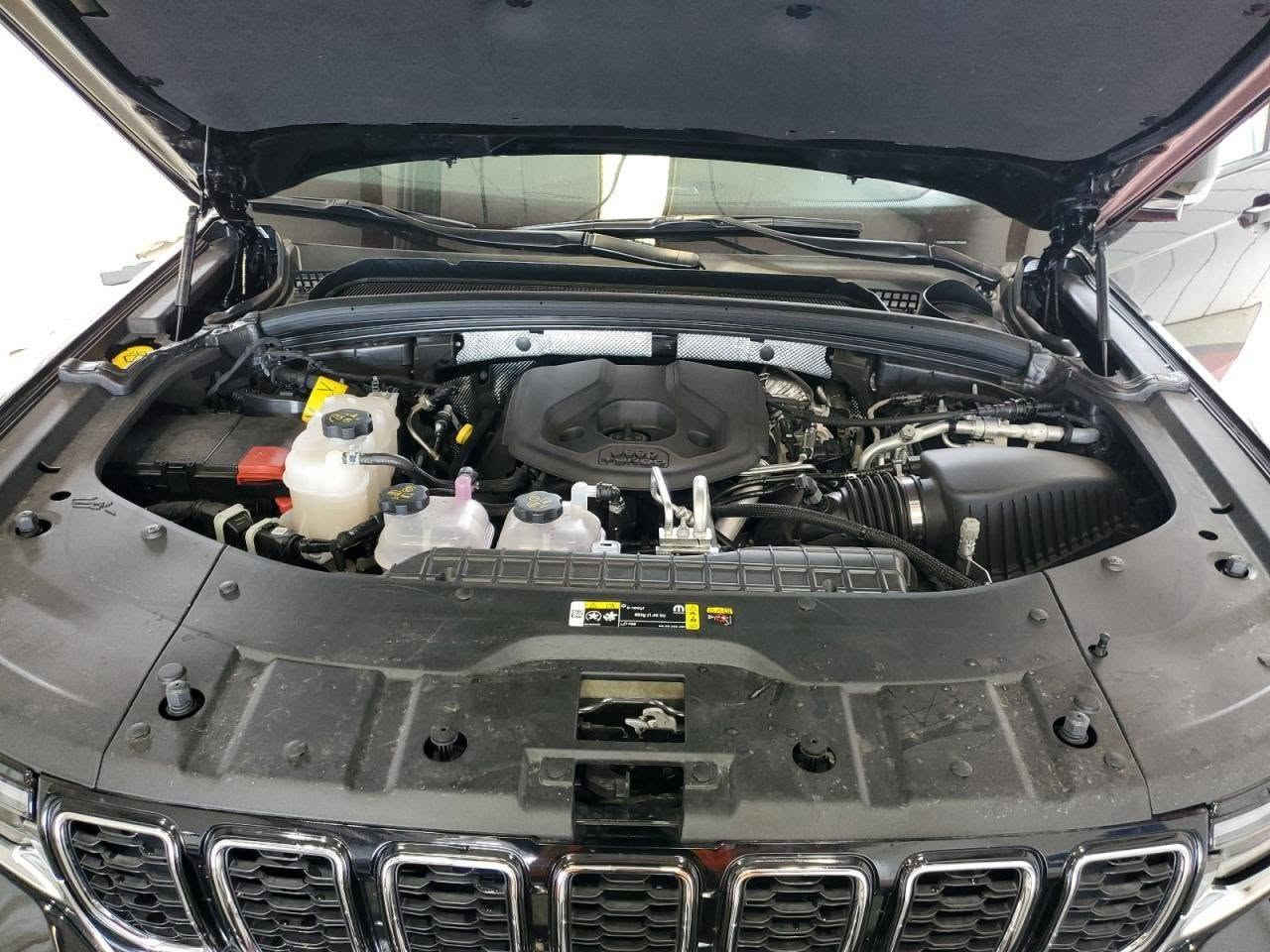 ♤ للبيع فقط ♤

!! Jeep Grand Cherokee Hybrid Limited / Sport Utility 4Xe 2024 !!

               👌 فول مواصفات 💯

                                  🆕️ رقم بغداد حلو 🆕️

♠️ ميتالگ / Metallic ♣️

🛣 المسافة المقطوعة : 5000 ميل

                                   SUV ↔️ 4Xe 🚙

🎁 مغلفة بالكامل PPF + درع جامة أمامية و شاشات + عازل حراري بالكامل 

👟 مزودة دوسات جانبية ستان ستيل + لد ترحيب

🖥 شاشة دشبول ديجتال 

💻 شاشة كبيرة ديجتال 

⚙️ تحكمات ستيرن جهتين 

🪵 داخل صاج ملكي + أنارة محيطية داخلية 

👓 حافظة نضارات 

🫆بصمة 

🎮 تشغيل عن بعد

📻 نظام الصوتي Alpine 🎼 
 Apple Car Play ➖️ Android Auto📟   Wi-Fi ➖️ Hotspot 📲مضخم صوت خلفي 🔊

🪑 5 راكب ➕️ كشنات جلد 

♏️ ️كشنات  الأمامية كهرباء ➕️ خزن 

⚡️ صندوك كهرباء

📯 حساسات أمامية ➕️ خلفية 

❄️ تبريد قطعتين

🪟الجامة الأمامية والخلفية هيترات ضد الضباب 

🪞 أشاير بالمريات

🛰 رادار أمامي / خلفي 360°

📷 كامرة دوراة 360°

🛤 تحديد المسار ( Lane Assist )

〽️ نقطة عمياء ( Blind Spot )

🕹 سبع  وضعيات قيادة 🏎 ،Auto 🚙 Sport Sand . Mud 🏜 Rook 🪨 Snow ☃️⚡️EV 🔌 Plug In

🌠🌫 بنوراما 3 وضعيات 

🖱 كير ماوس

⛰️ 🏔 نظام منحدرات

♨️ هيترات بالكشنات 

🛞 ويل كب كروم

🔦 لايتات زينون 

🌞 لدات نهاري 

💡بكلايت لدات

🌫😶‍🌫️ كشافات

🫆بصمات أبواب

⚡️ هاند بريك كهرباء ➕️ ( Auto Hold )

⛷️  مانع انزلاق( ABS ➕️ Traction Control )

🚘 السيارة وارد امريكا حادث باب تبديل خلف السائق نفس اللون، صبغ شبرين طوگ الجاملغ + صبغ بالبنيد على كد (كارت)شخط بالنقل،  بدون دواخل وشواصي و بدون الايباكات، بطارية جديدة AGM 80 AMP خاصة للجيب ضمان سنة بوصل + صيانة للمحرك كاملة Mopar.

                                       $ 36.500 💸  

☎️ للأستفسار ☎️
*********** ➖️ على الخاص
