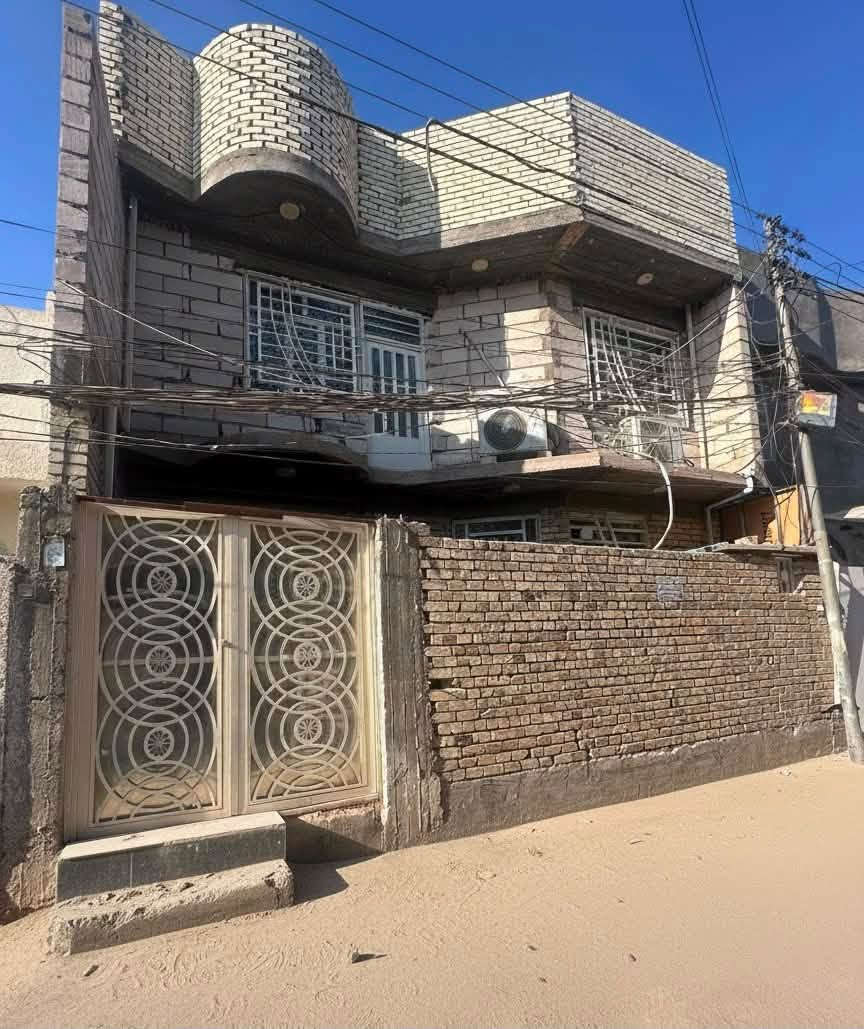 سلام عليكم عندي بيت للبيع في البوبيات عامود ٧٥ مساحته ١٣٥ بي أربع غرف نوم وصاله واستقبال ومطبخ وبي مجاري السعر ١٦٠  وبي مجال بسيط الرقم ***********
