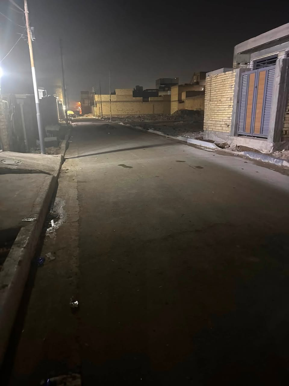 سلام عليكم بيت الايجار بلديات  بضباط الثانيه زراعي قرب سيد منذر مساحه 80 متر ايجاره 300  عائله صغيره موضف او كفيل من منطقه رقمي ***********
