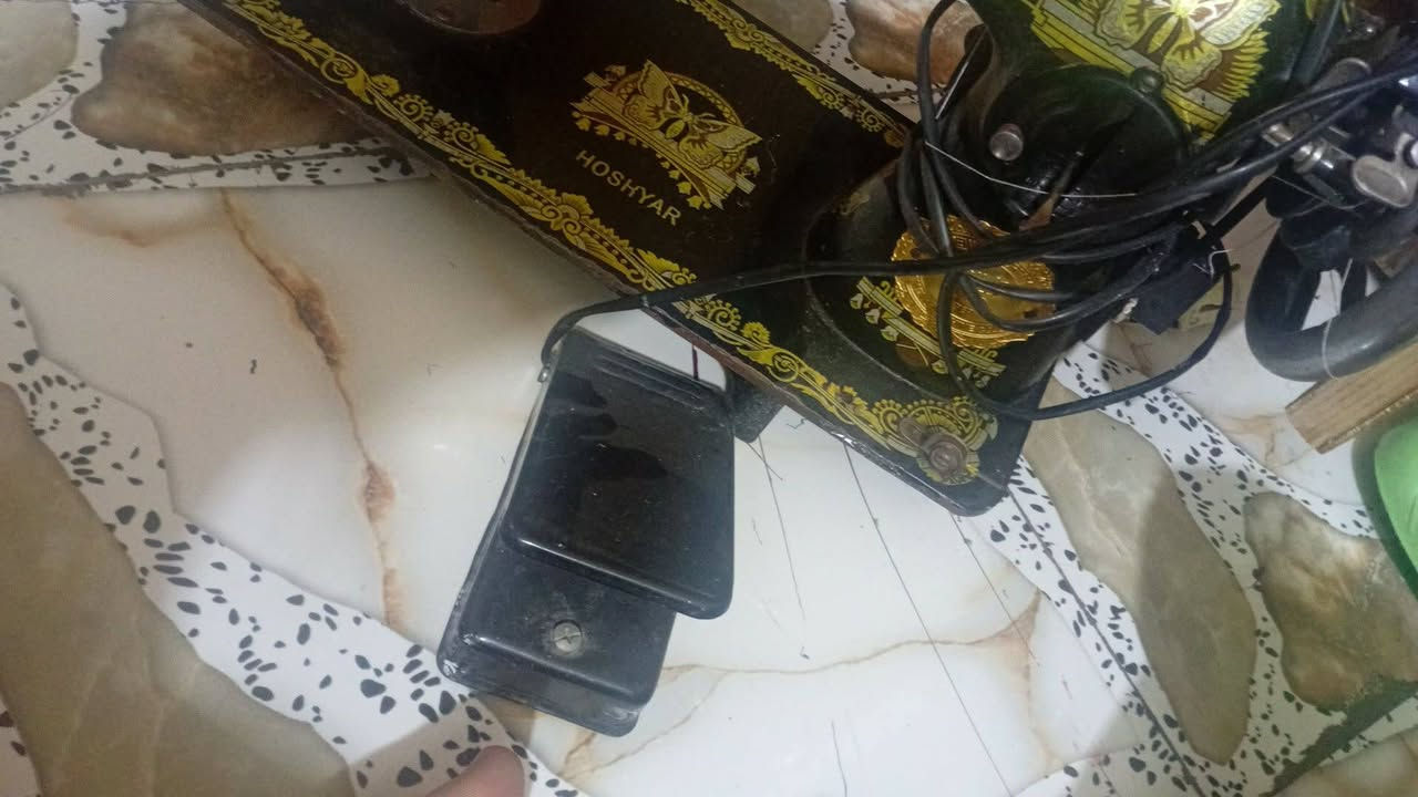 مكينه خياطه للبيع نظيفه جدا استخدام قليل لسعر ٦٠ ***********

