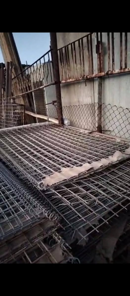 سلام عليكم ورحمة الله وبركاته 
بيارسي هسكو مريكي اصلي مغلون ٥ ملم طول ٢ متر وعرض ٢ متر سعر طبقه ٣٣ 
 العنوان بغداد شارع فلسطين ‎***********
