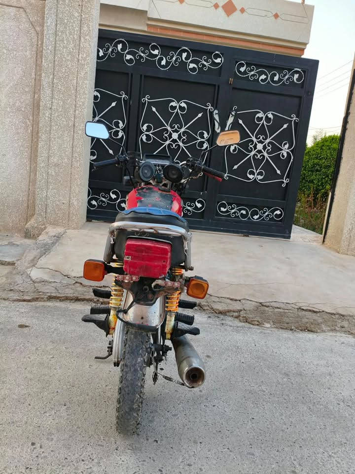 السلام عليكم سيفان موديل ٢٠٢٠ للبيع الدراجه نضيفه مابيها اي نقص شغل وامشي السعر ٤٢٥ وبيها مجال ***********
