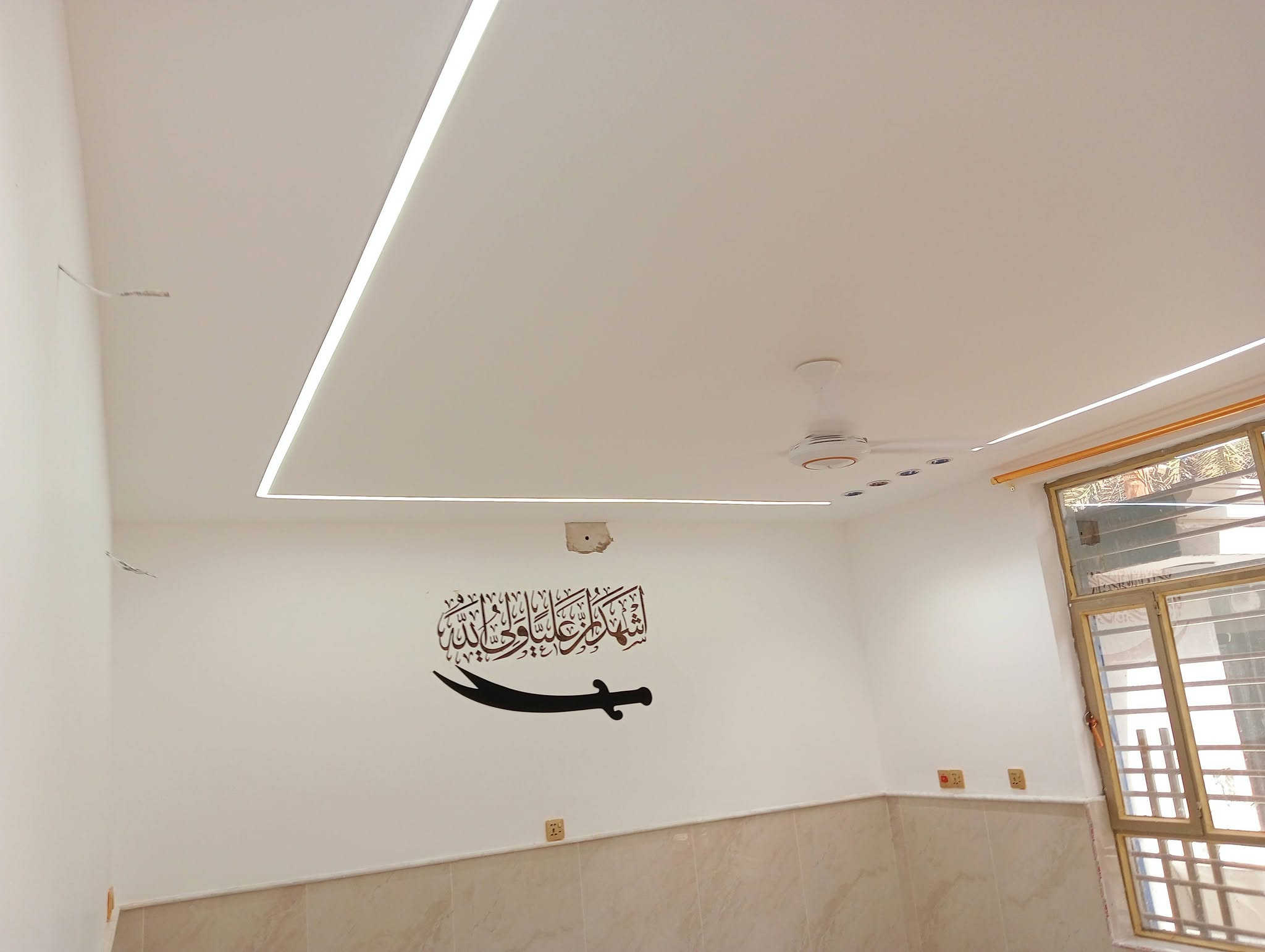 سلام عليكم صباغ وديكورات غرف نوم وغرف اطفال واجهات وحديد  شغل درجه اولى وسعارنا مناسبه
*********** كادر ابو ذوالفقار الصباغ 🌹🌹.  متفرغ حالين اسعار مناسبه
