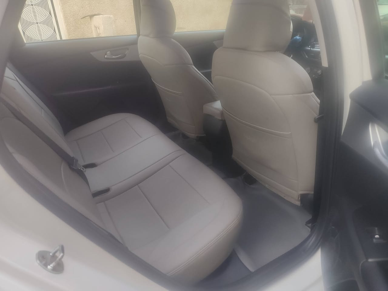 🚘 للبيع كيا فورتي 2022

🔹 مكينة 2000
🔹 كير CVT
🔹 تحكم سرعة + تثبيت سرعة
🔹 تحديد مسار
🔹 رادار أمامي وخلفي
🔹 حساسات رادار جانبية
🔹 إشارات بالمرايا
🔹 تبريد مكفول ❄️
🔹 مكينة مكفولة
🔹 كير مكفول مع صيانة وتبديل دهن الكير
🔹 السيارة بدون صبغ

🇺🇸 حادث أمريكي كما موضح بالصور، والسيارة وارد أمريكا.

🇮🇶 في العراق: تم تبديل باب جهة بصف السائق، الباب أصلي مطابق والباب البلادي،  الأصلي موجود أيضاً.

📍 المكان: بغداد – حي الرافدين
💰 السعر: 132 — بيها مجال بسيط

📱 واتساب فقط: ***********

❌ غير متواجد على فيسبوك، التواصل واتساب فقط.
