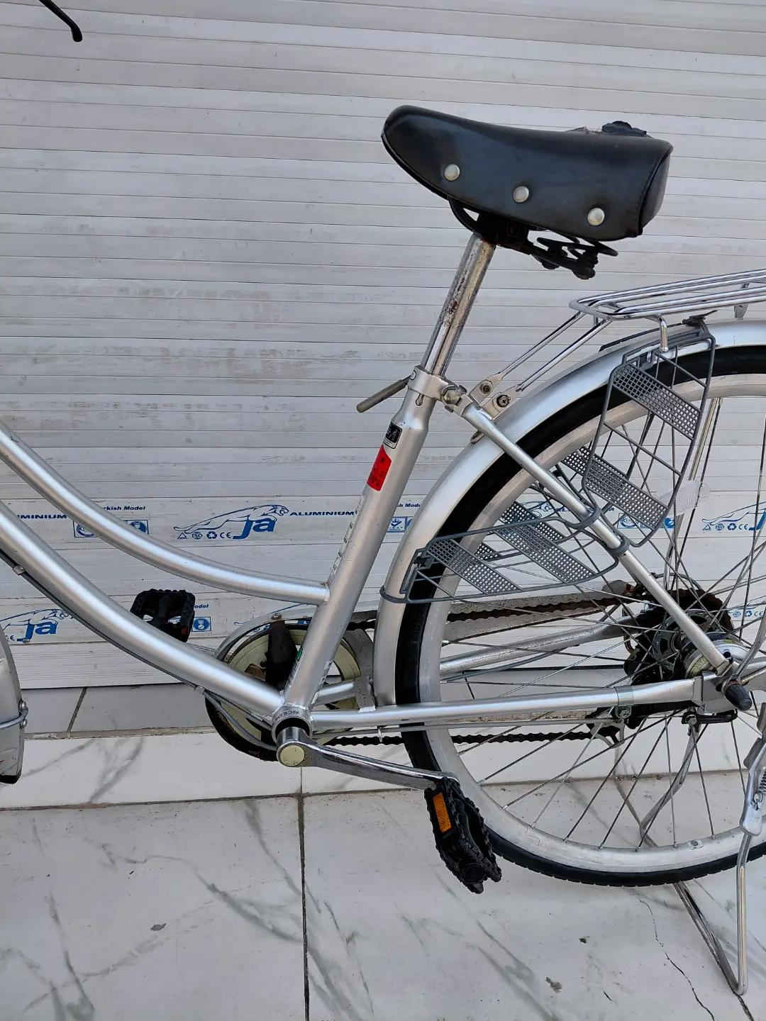 حجم 27 تايرات ربل ويالة طبقتين 6  سرعات SHIMANO ويل امامي ماكنيت LED السعر 150  الف     ✈يوجد توصيل لجميع المحافضات ✈ كركوك مدخل سايدين حي الاسرى والمفقودين  معرض ابو شيفان ( *********** )
