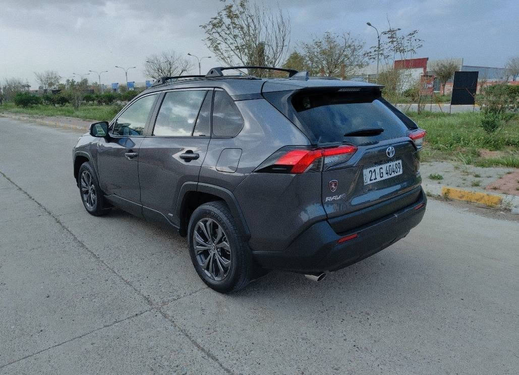 TOYOTA RAV4 XLE PREMIUM 
تويوتا راف 4 موديل 2024 هايبرد 
مواصفات XLE پريميوم فول 1/1
بصمه..سلايد...داخل ابيض جلد.... تبريد قطعتين....صندوق كهرباء.... محرك 4 سلندر حجم 2500 و هايبرد.... شاشه ايبات تدعم نضام كار پلي ..... تحكم ستيرن جهتين..... رادار امام و جوانب و خلف.....توقف ذاتي.....كوشن كهربائي 
حادث السياره فقط تعديل حافه جاملغ و راس شاصي تعديل فقط و بي 5 قطع كلير أمريكا بدون فتح او تبديل اي قطعه فقط كلير 
رقم شاصي منشور تكدر تشوف صور حادث دزلي رساله واتساب ادزلك صور حادث 

رقم سليمانيه بأسمي شرط تحويل و غرامه 
سعر 213 بي مجال بسيط 
للاتصال ***********+واتساب كركوك, العراق
