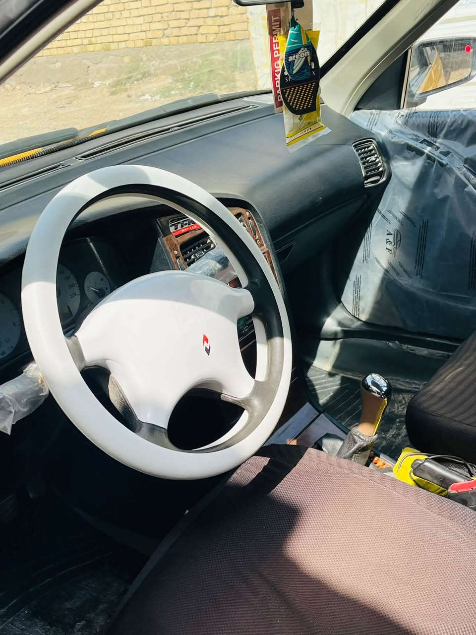 سلام عليكم بيجو بارص 13. نضيفه سياره جاهزه تخم تاير حداديه جديده تبريد تراي وين ما يعجبك. سنويه صاقطه 3سنوات غراماتما عليه. مرشوشه جماليه فقط سعر 28مجال حك جيه ابو 25 لا تخابر ***********
